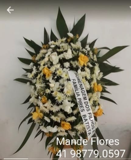 Coroa de flores com crisantemos